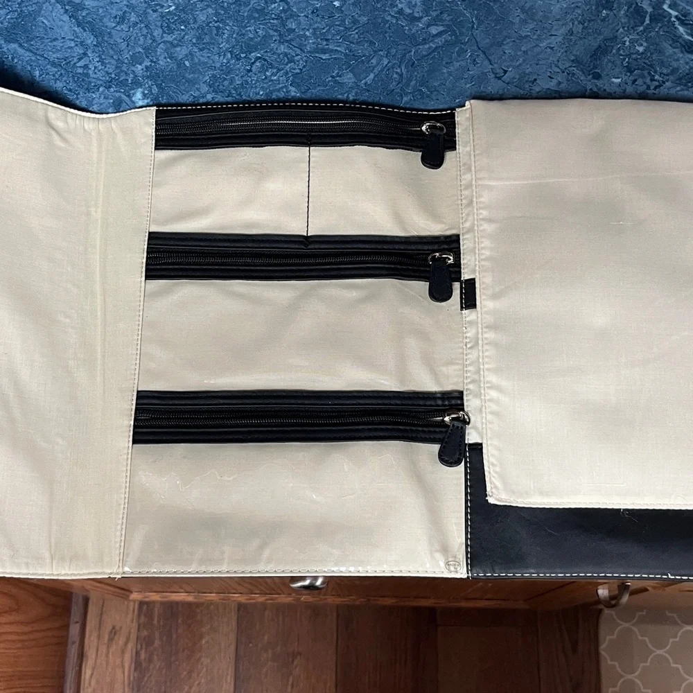 Black Quilted Faux Leather jewelry organizer - Picture 2 of 4